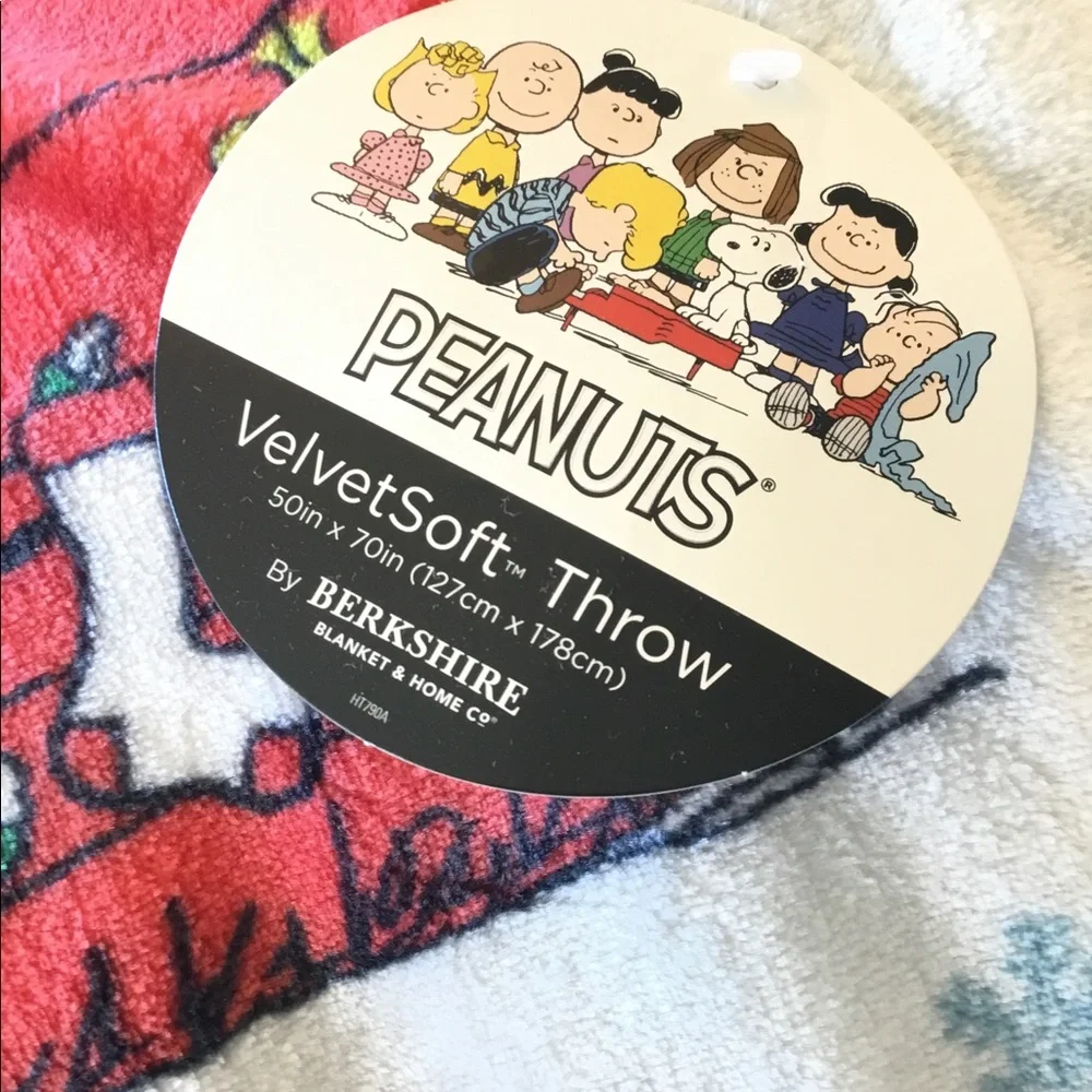 Peanuts Snoopy Velvetsoft Polyester Throw Blanket NWT